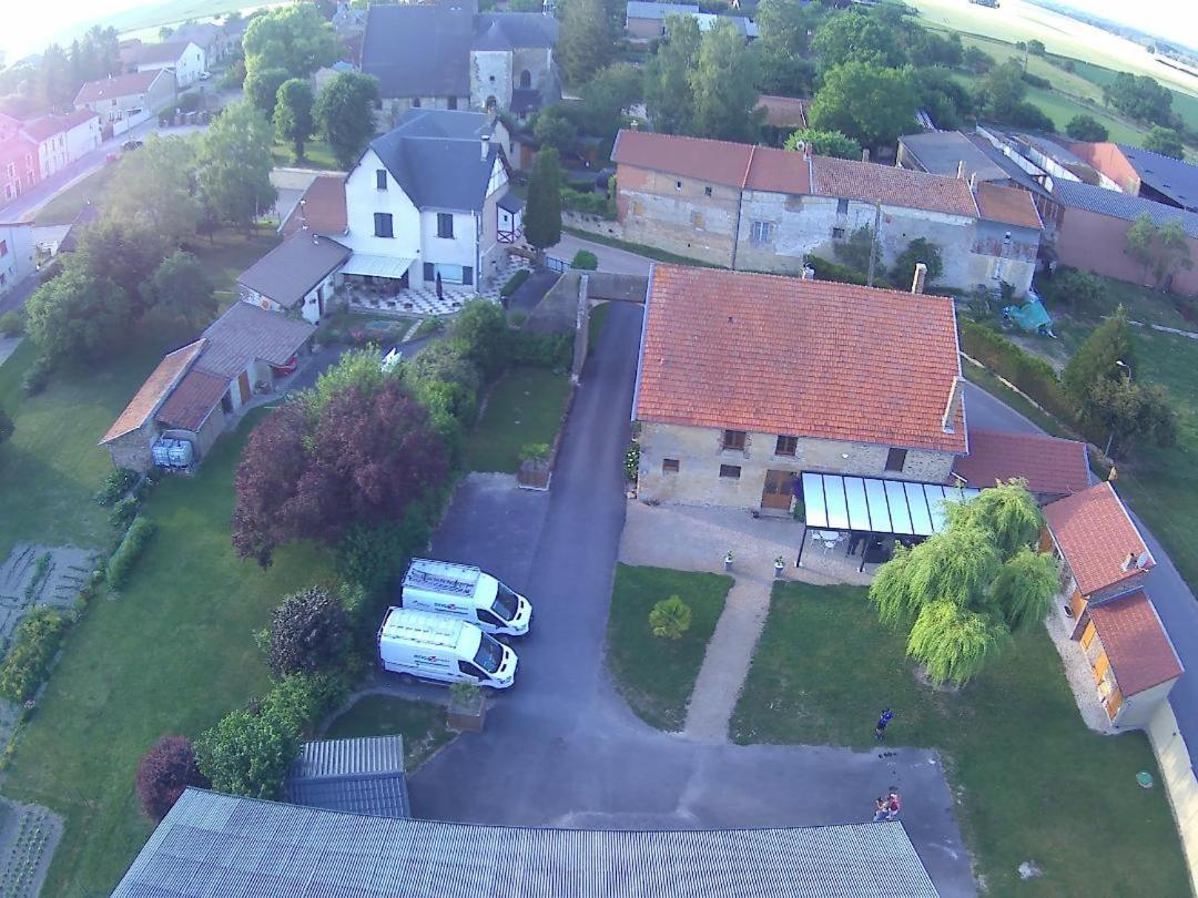 Auberge Du Pied Des Monts Grivy-Loisy Exterior photo